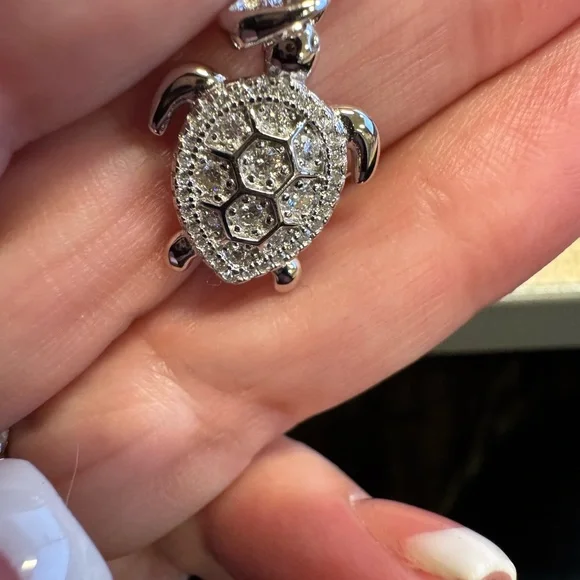 925 Sterling Silver Moissanite Turtle Pendant - Picture 4 of 5